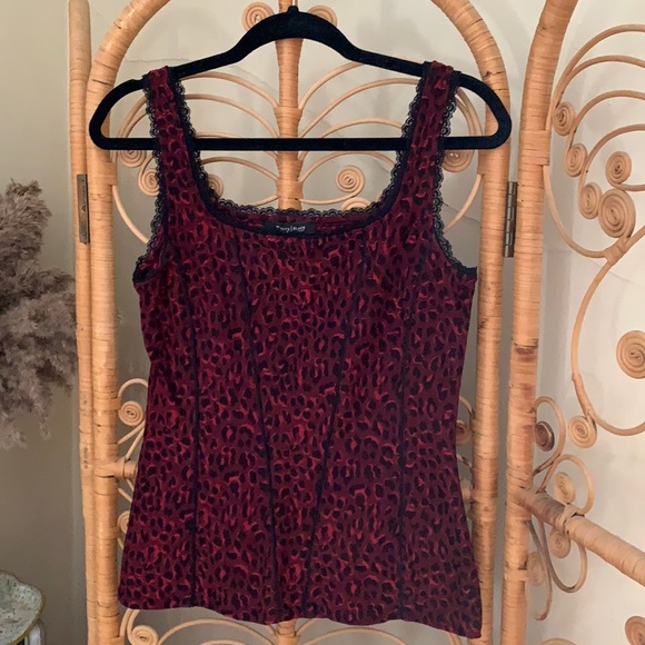 White House Black Market Tops - LAST CHANCE ✨2/$10✨ White House Black Market Tank Top